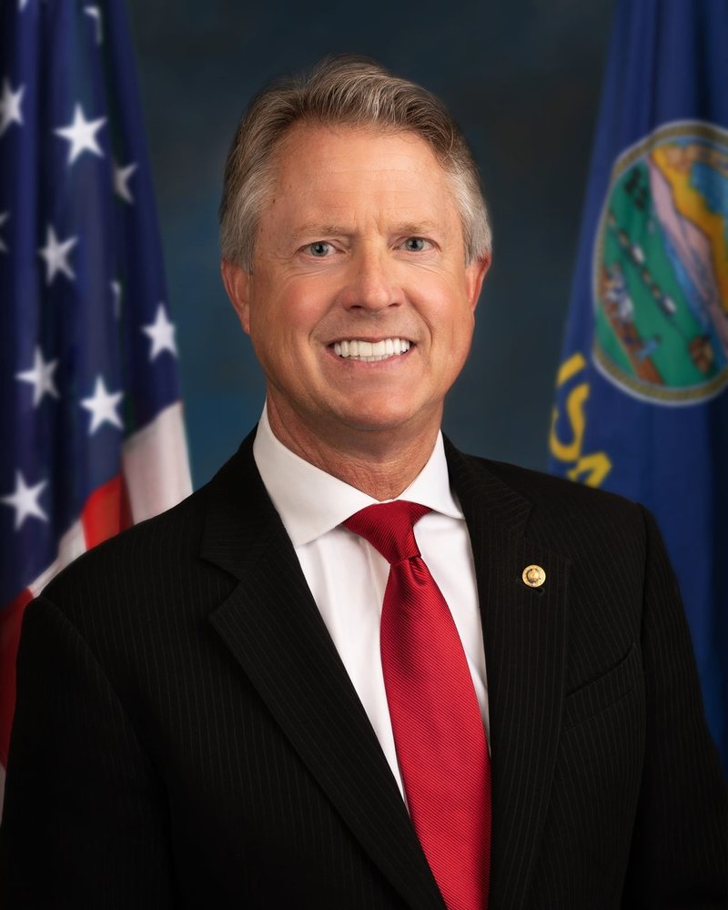 Official portrait of Sen. Roger Marshall